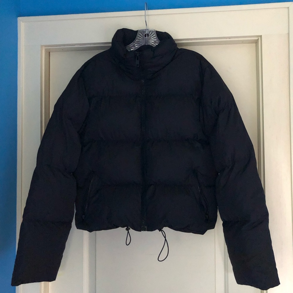 Cropped black puffer jacket